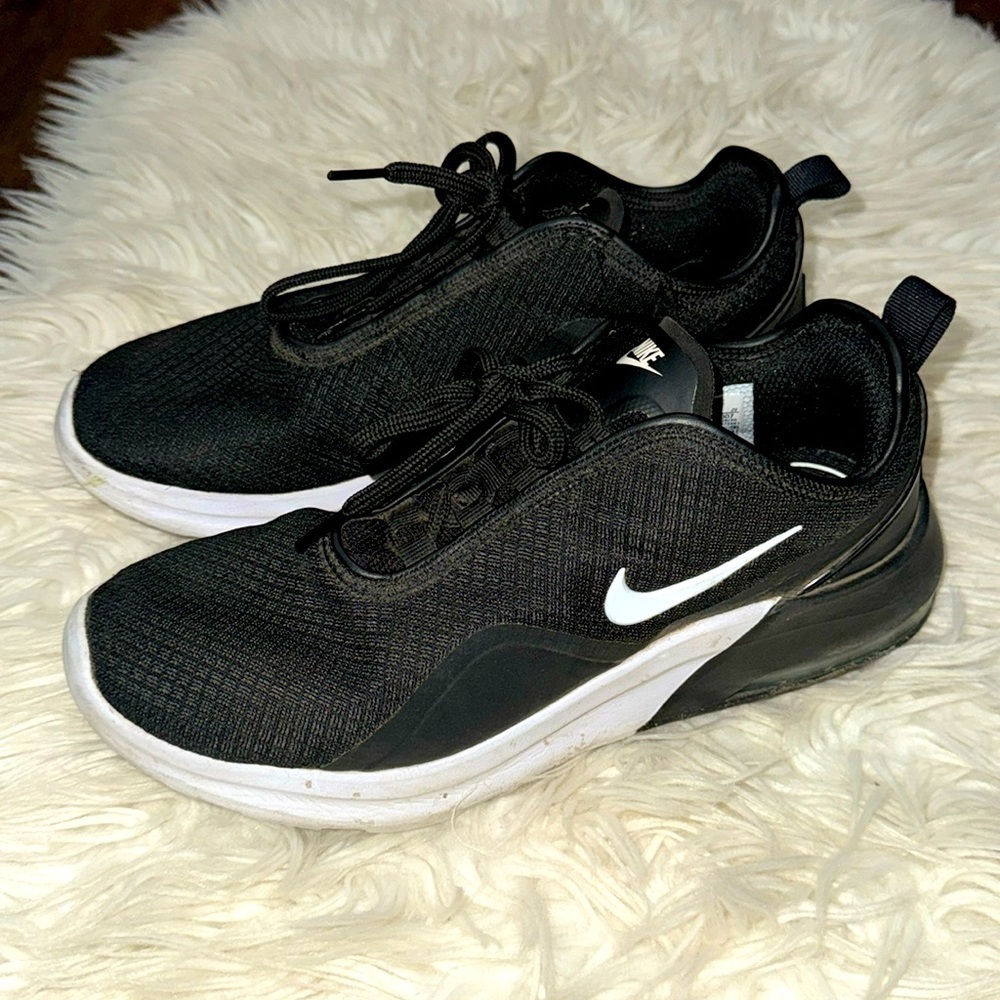 Nike Women's Black and White Sneakers